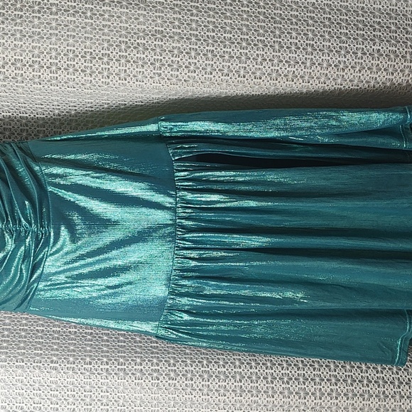 Elliatt Shimmering Teal Bow Dress - Picture 4 of 16